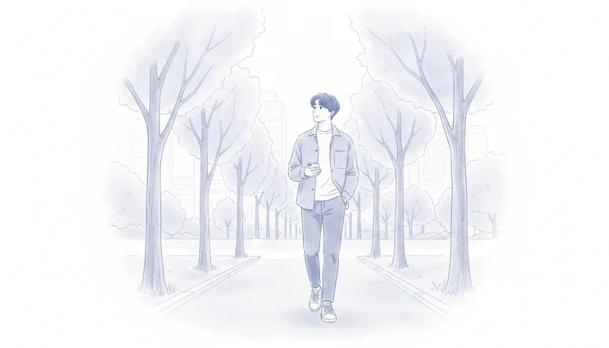 공원 길을 걷는 한 사람이 자신의 앞길을 생각하는 모습